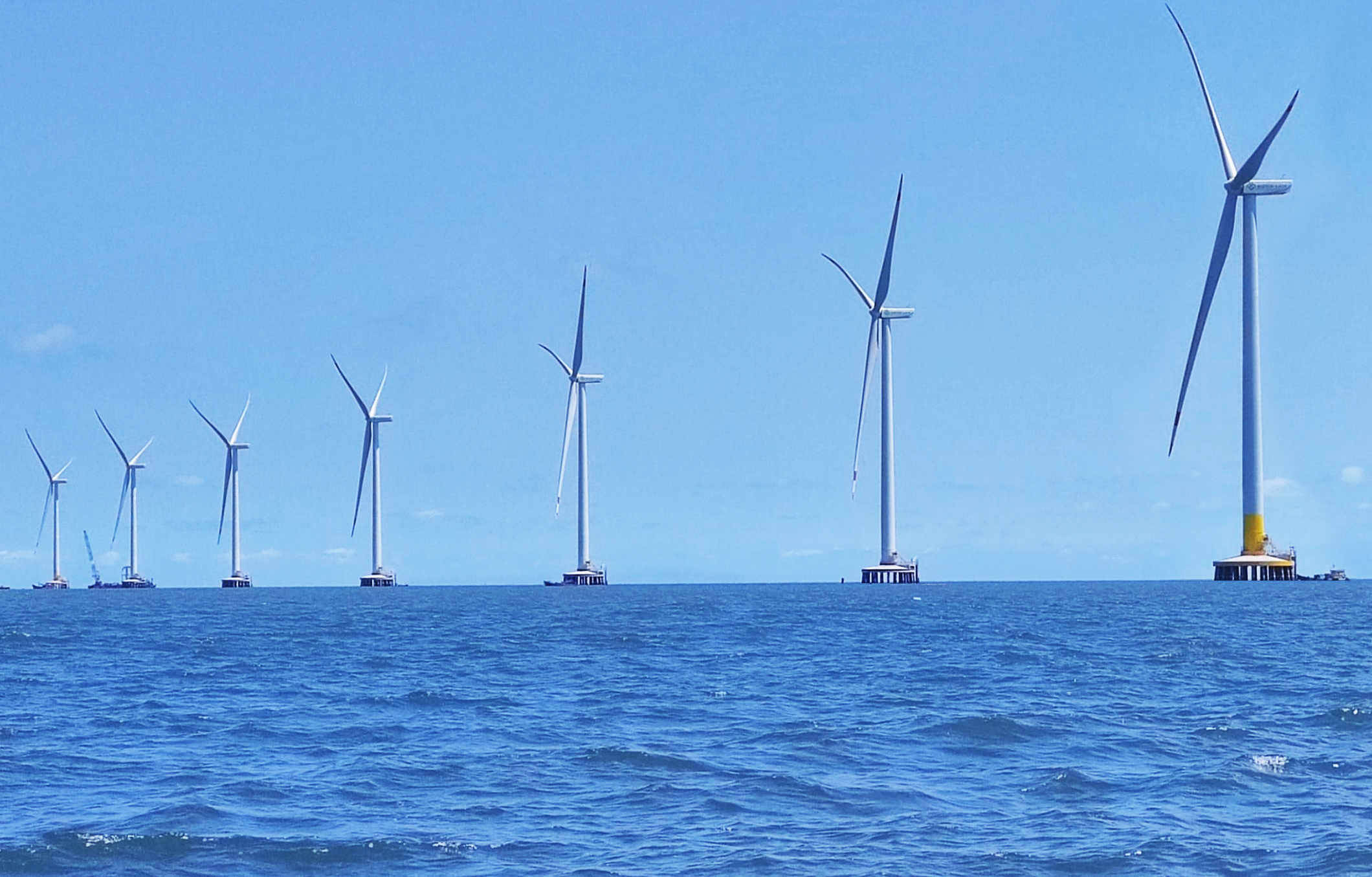 提前1个月，J9.COM股份首个&ldquo;双海&rdquo;项目实现吊装