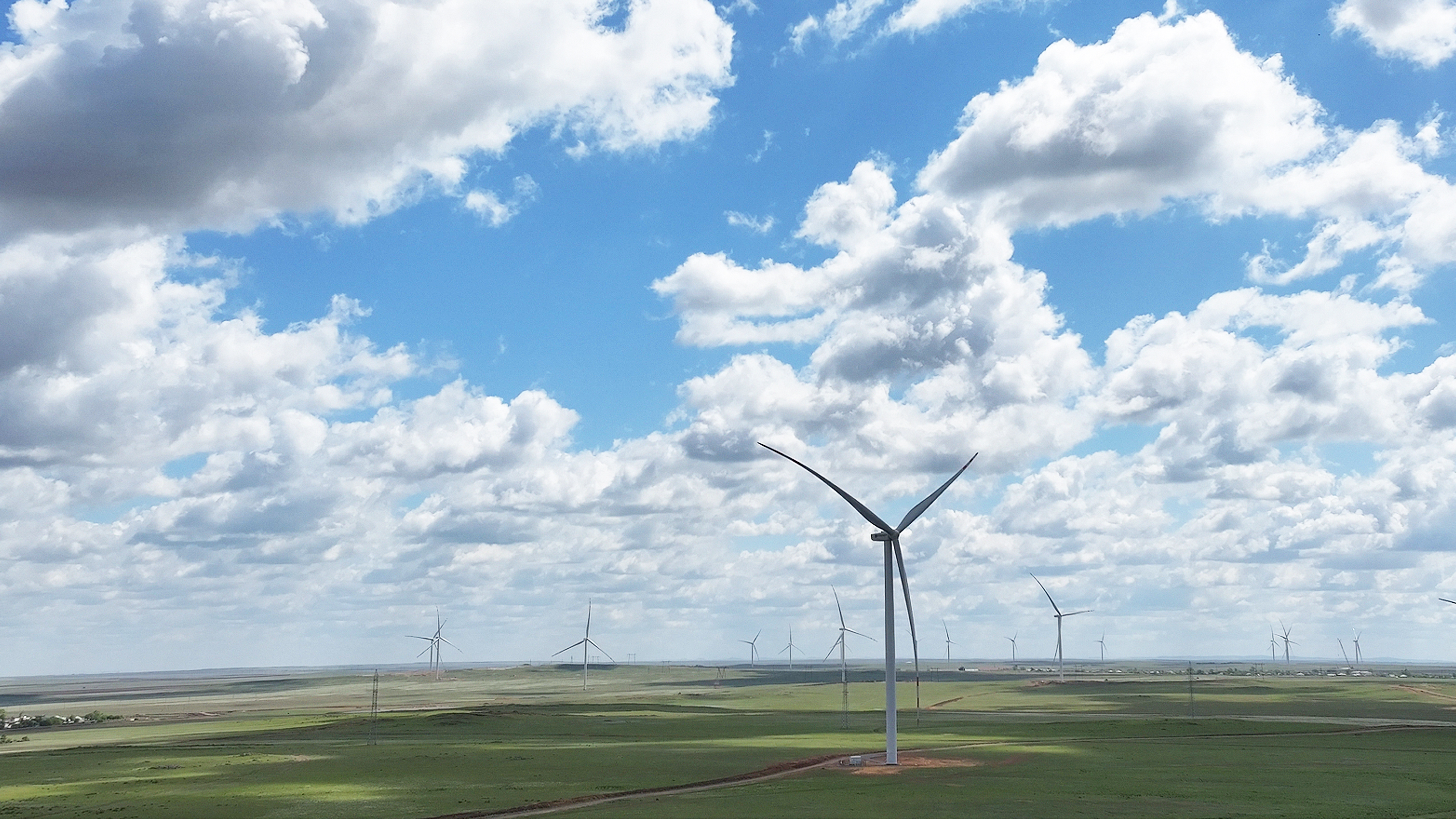 拔地而起的大风车，衔接中哈共建新纽带